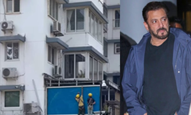 MunsifNewsDesk's tweet image. *Salman Khan Increases Security Measures After Birthday Celebrations*
#sallmanKhan #SecurityMeasure #LawrenceBishnoi #GalaxyApartments #CCTV #BulletProofGlass

munsifdaily.com/salman-khan-in…