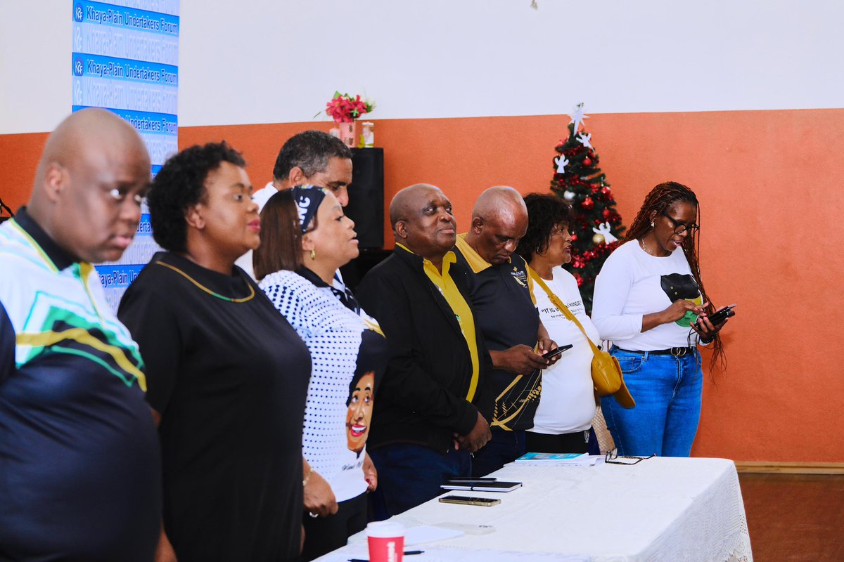 nomvulamoko_'s tweet photo. This morning, together with NEC members Cde Mmamoloko Kubayi, Cde Joe Phaahla, Cde Njabulo Nzuza and ANC Western Cape PEC Member Cde Nomi Nkodlo we are in Tafelsig, Dullah Omar Region, Western Cape Province, we engaged with the local Funeral Service Industry as part of #ANC113 build-up activities, leading up to the party's 113th birthday celebration in Khayelitsha. 

🖤💚💛

#ThePeopleMovement
#ANCeKapa
#ANCJan82025
#ANC113