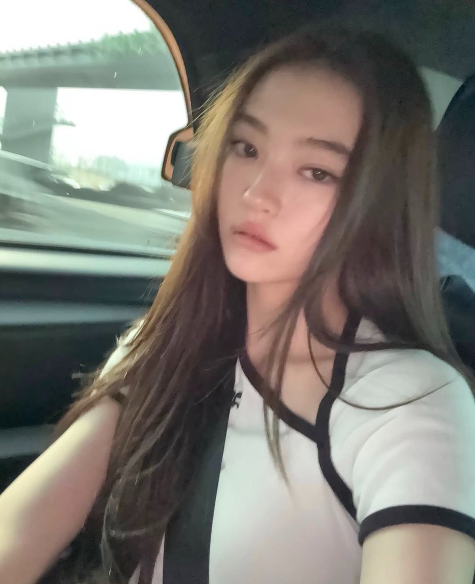 📸 [INSTAGRAM UPDATE]

checking in 😉🐈✨

#MEOVV #미야오 #ELLA #엘라