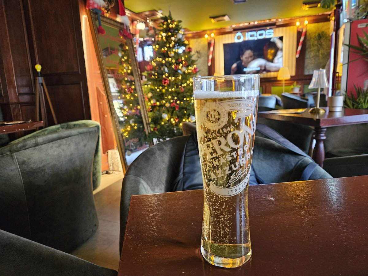 RJonTourUK tweet media