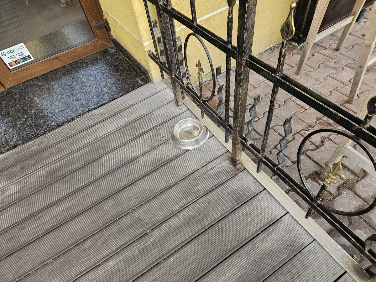 RJonTourUK tweet media