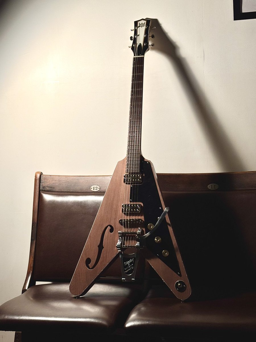 infotaurus's tweet photo. BLAST CULT “ Hollow V walnut”
#blastcult https://t.co/oCbidxdeqN