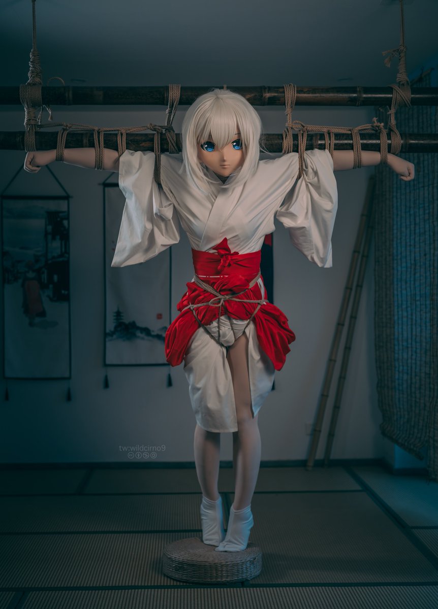 「新年の生贄」

又是新一年的祭祀仪式

📷:<a href="/yc6622/">6622</a> 

#巫女 #賀正 #绳艺 #緊縛
