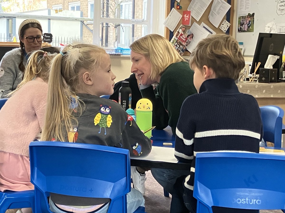We’ve welcomed a few students in a day early to come and help English Coordinator Mrs Peart deliver ‘The Write Stuff’ training to staff. A great session to start the year! 🩵✒️💛