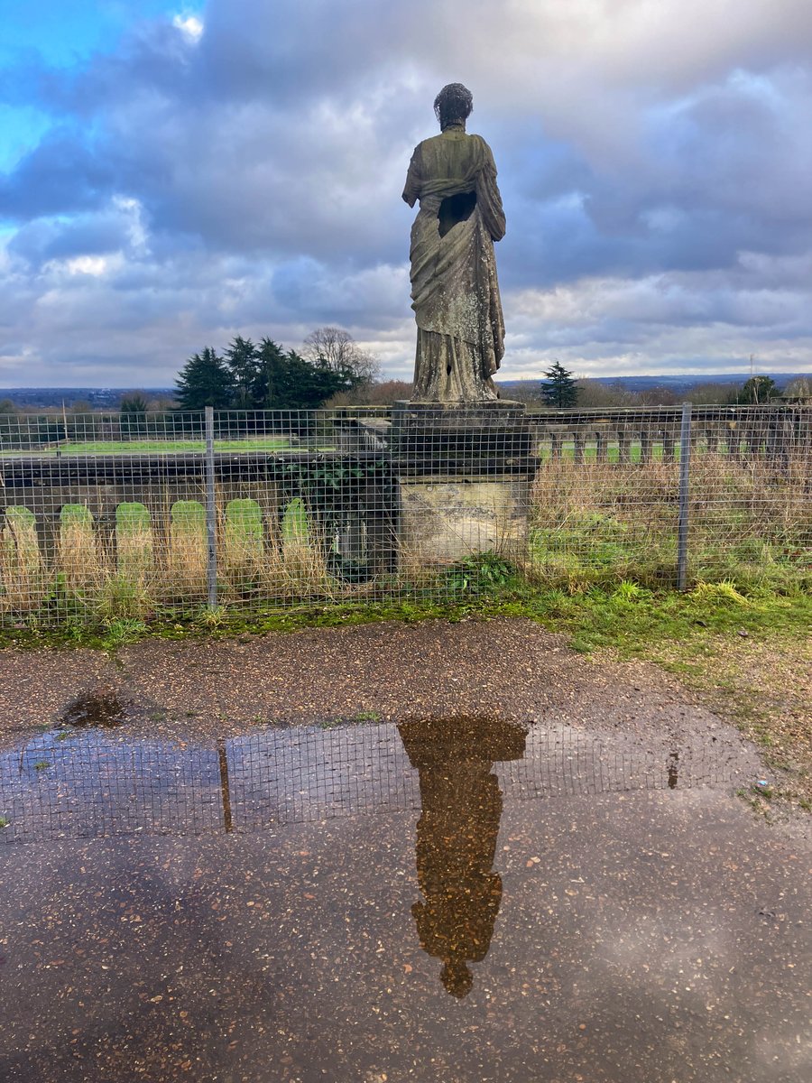 This is the ‘Hollow Woman’ who stands on the Upper Terrace balustrade in Crystal Palace Park. Find out more about this statue and what our researchers uncovered about it over on our Facebook 👉 facebook.com/invispalace
#CrystalPalacePark