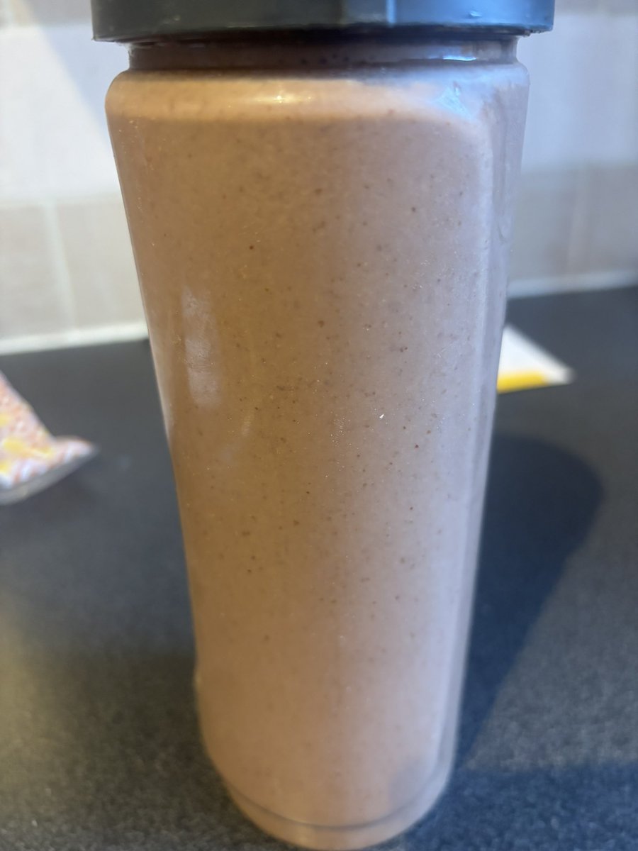 AdieJAMster's tweet photo. After an amazing family holiday in Florida over Christmas, it’s time to get back on it! Just did a risk 30 minute walk, then had my @HUEL daily greens! Followed by my favourite -black bag HUEL chocolate flavour with handful of ice &amp; blended - WOW! Tasted amazing! #backonit #huel https://t.co/32OQQ9Z825