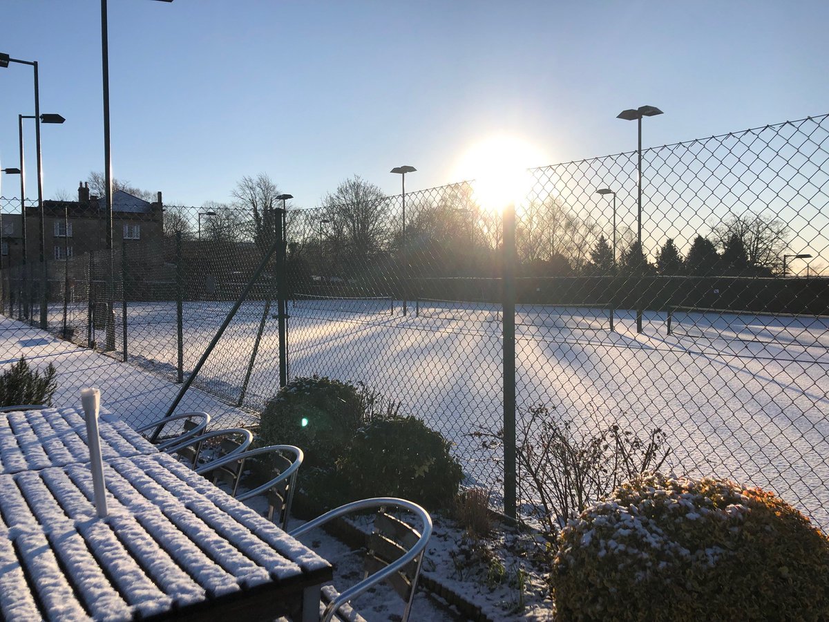 Please be aware that all courts are currently unplayable due to snow and ice.