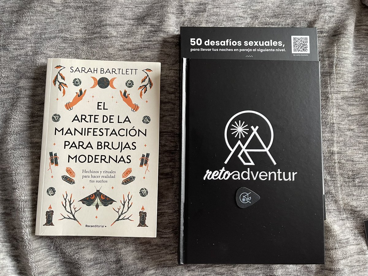 PasionYCastigo's tweet photo. Unos regalos de mis amigos excepcionales, gracias chicos. 😍😘❤️ https://t.co/o0k60a1j30