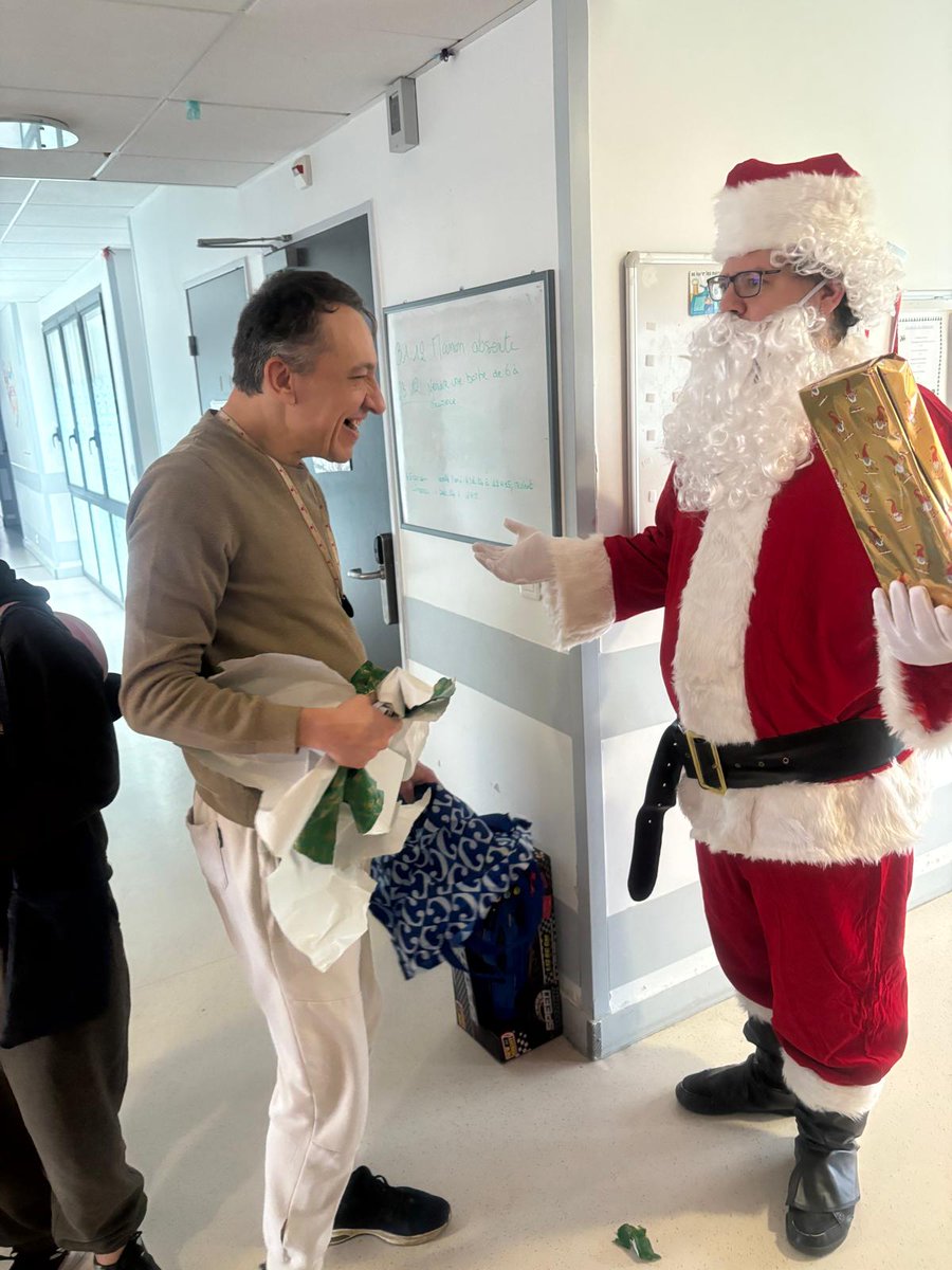 [#NOËL EN ÉTABLISSEMENTS] Retour sur des fêtes magiques ! 🎅À la MAS André Berge : calendrier photo surprise et visite du Père Noël 🏃‍♂️ Au Foyer l’Alliance : participation à la Corrida de Noël 🏅 Au Foyer Le Temps des Amis : marché de Noël et tartiflette. Bravo à tous ! #handicap