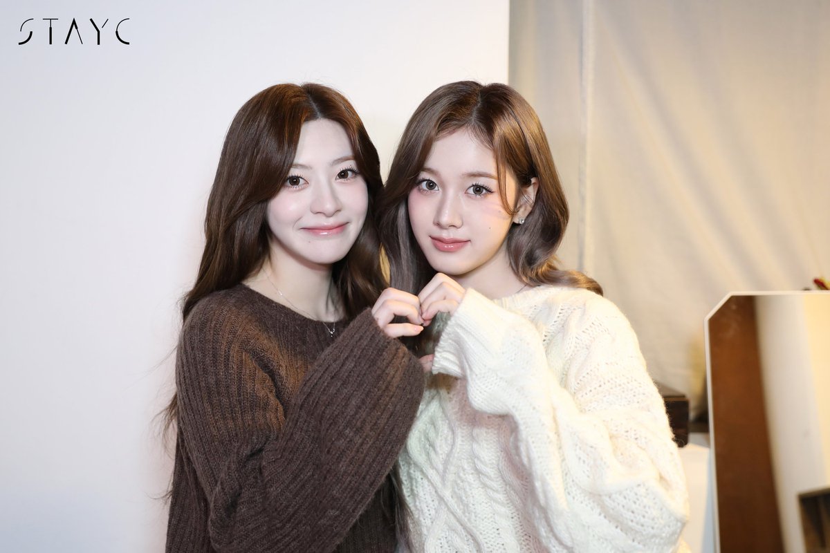 France_SeeunFan's tweet photo. 🟢 ¦ STAYC Seeun & J 'Over U, 안녕' Visualizer Photo Behind 🦊
#STAYC #스테이씨 #Seeun #세은 #J #재이 #OverU안녕 #OverUGoodbye https://t.co/pNO0kGDBtP