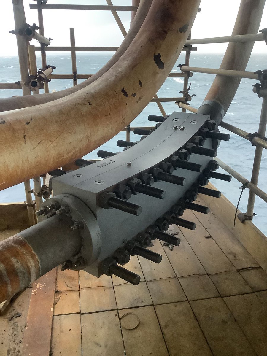 Stats__Group's tweet image. STATS successfully supplied and installed two 8” permanent super duplex structural repair clamps.

These clamps were to be utilised on a bend section operating under pressure of 222 bar, as part of a topside flowline repair.

#STATSGroup #EngineeredSolution #Pipeline