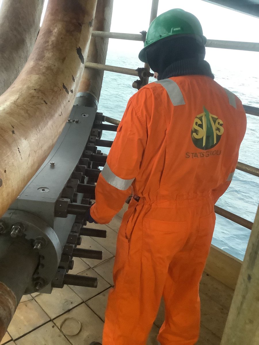 Stats__Group's tweet image. STATS successfully supplied and installed two 8” permanent super duplex structural repair clamps.

These clamps were to be utilised on a bend section operating under pressure of 222 bar, as part of a topside flowline repair.

#STATSGroup #EngineeredSolution #Pipeline