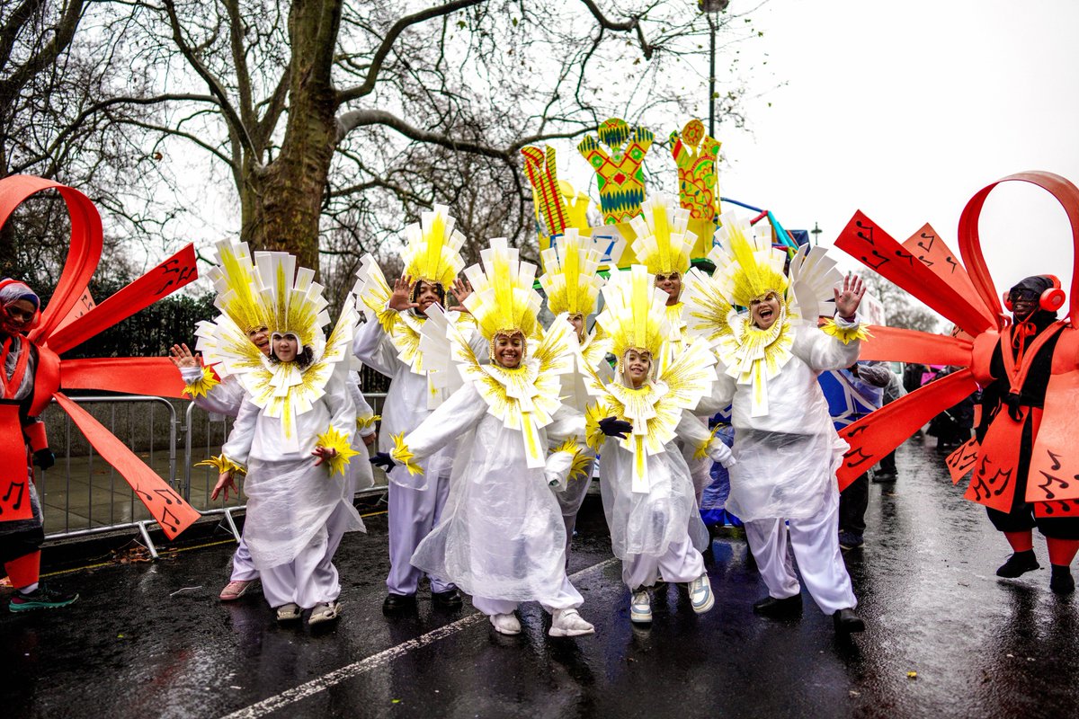 Thrilled to have led #Lewisham winning parade entry w/energy &amp; passion like bursts of sunshine! Our performers: "Even though it was cold &amp; wet, seeing the audience's eyes light up when we shouted Happy New Year made it worth it." bit.ly/supportlyt 
#LNYDP <a href="/LewishamCouncil/">Lewisham Council</a>