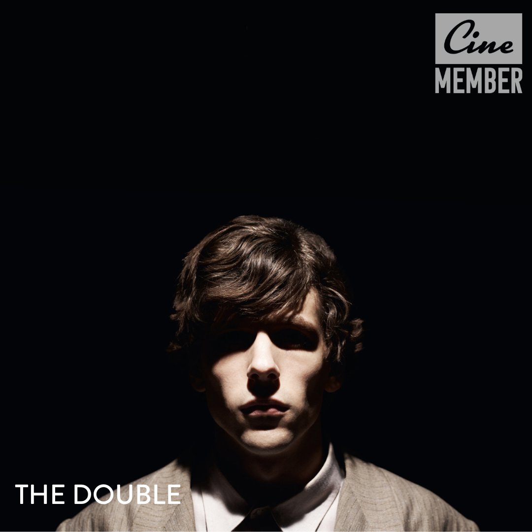 Filmtip op dinsdag: #TheDouble, een intrigerende thriller waarin #JesseEisenberg een meesterlijke dubbelrol speelt. 👀✨ Daarna kun je vanaf donderdag naar de bios voor zijn nieuwste regieproject #ARealPain! #CineMember #Filmtip #Arthouse #HetFilmhuisThuis