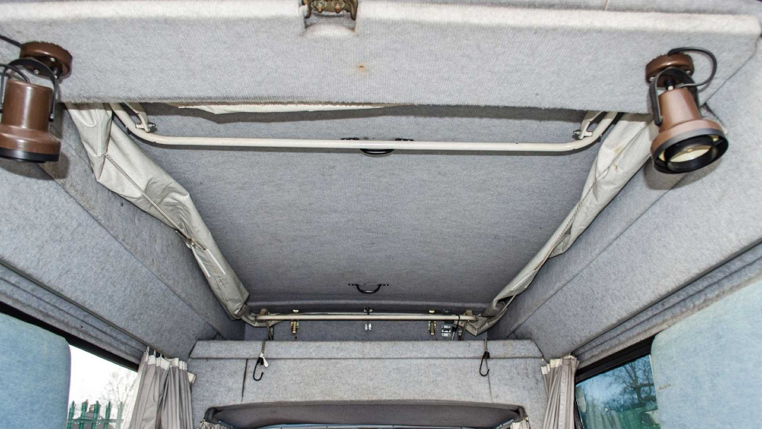 🚐✨Una SEAT Terra de 1990, convertida en furgoneta camper, se ha vendido por solo 2.400 €.
Equipada con techo elevable, cocina y comedor, No le falta nada!

👉 ¿Te animarías a hacer una camper clásica como esta? 🗣️

#FurgonetaClásica #Aventura

🔗 s.mtrbio.com/rqvldfupps