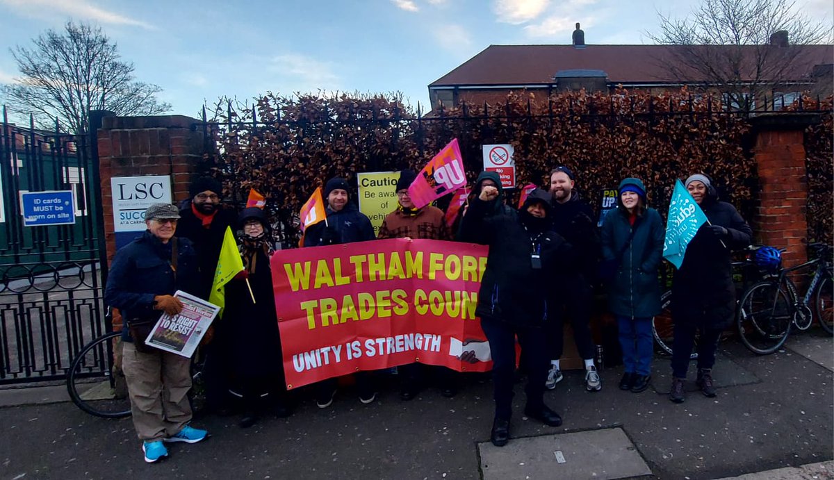 NSSN_AntiCuts's tweet photo. #NSSN supporting @NEUnion #strike at #SixthFormColleges #PayUp25 https://t.co/BbVsWjZIvZ
