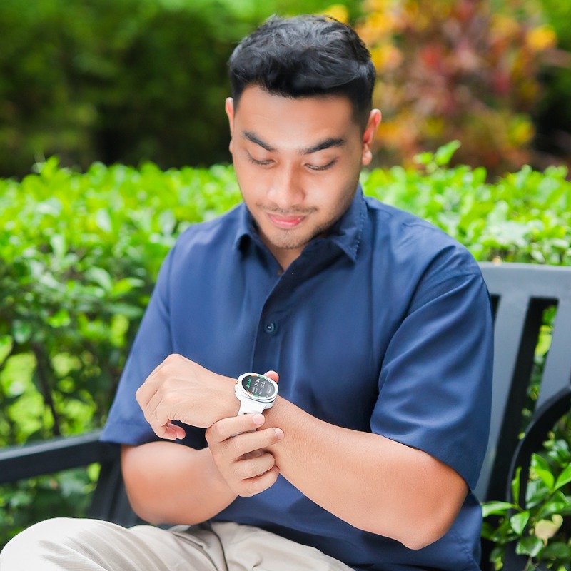 samsungID's tweet photo. RT &amp; reply with "Feeling #UltraConfidenceEveryday with #GalaxyWatchUltra is my goal this year" kalau kamu juga siap track semua aktivitas, mulai dari steps, outdoor rides, sampai workout routines di tahun 2025!

It’s time to stay connected to what moves you!