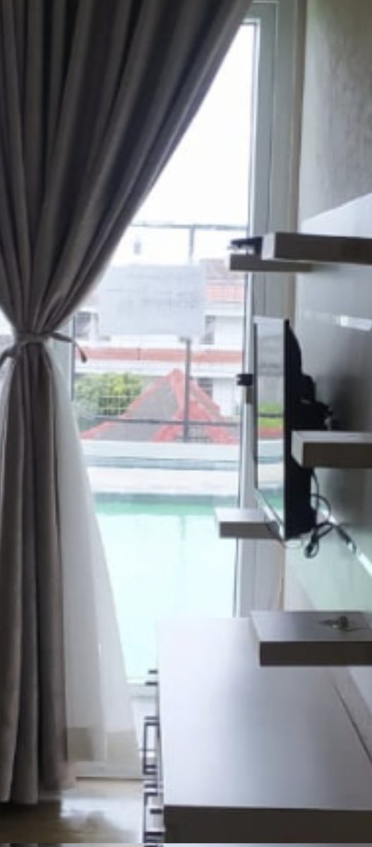 Kamu di mana?
Apa yang sedang kau rasakan?
Aku di sini, tetap di tempat ini,
Bersama bayangmu yang tak pernah pudar.

Sore ini, aku masih di titik yang sama saat kau pergi,
Menunggu waktu membawa kita kembali.

#piece_of_story #love #alwaysforever #youandme #memories

Apart S