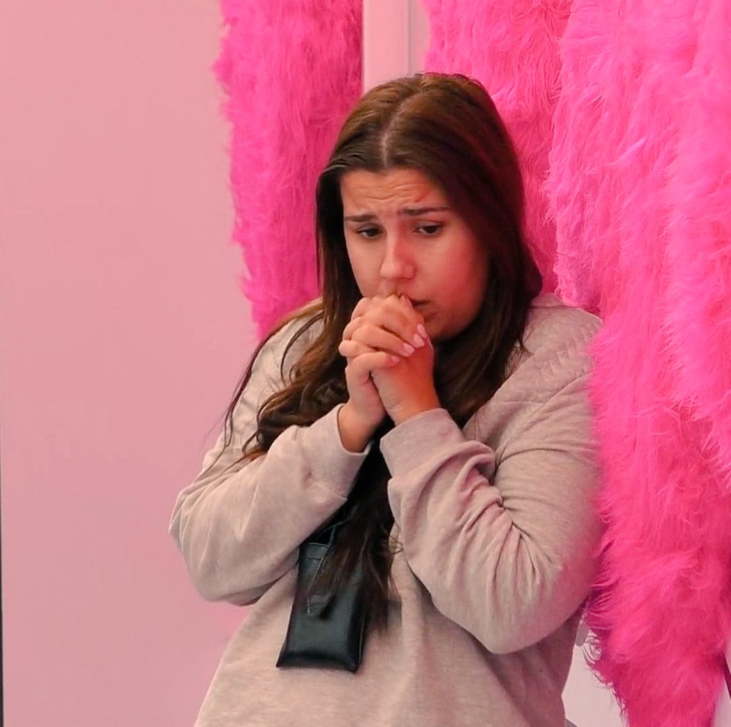 eu a olhar para a minha conta a saber que ainda faltam 24 dias para o mês acabar 😪💋