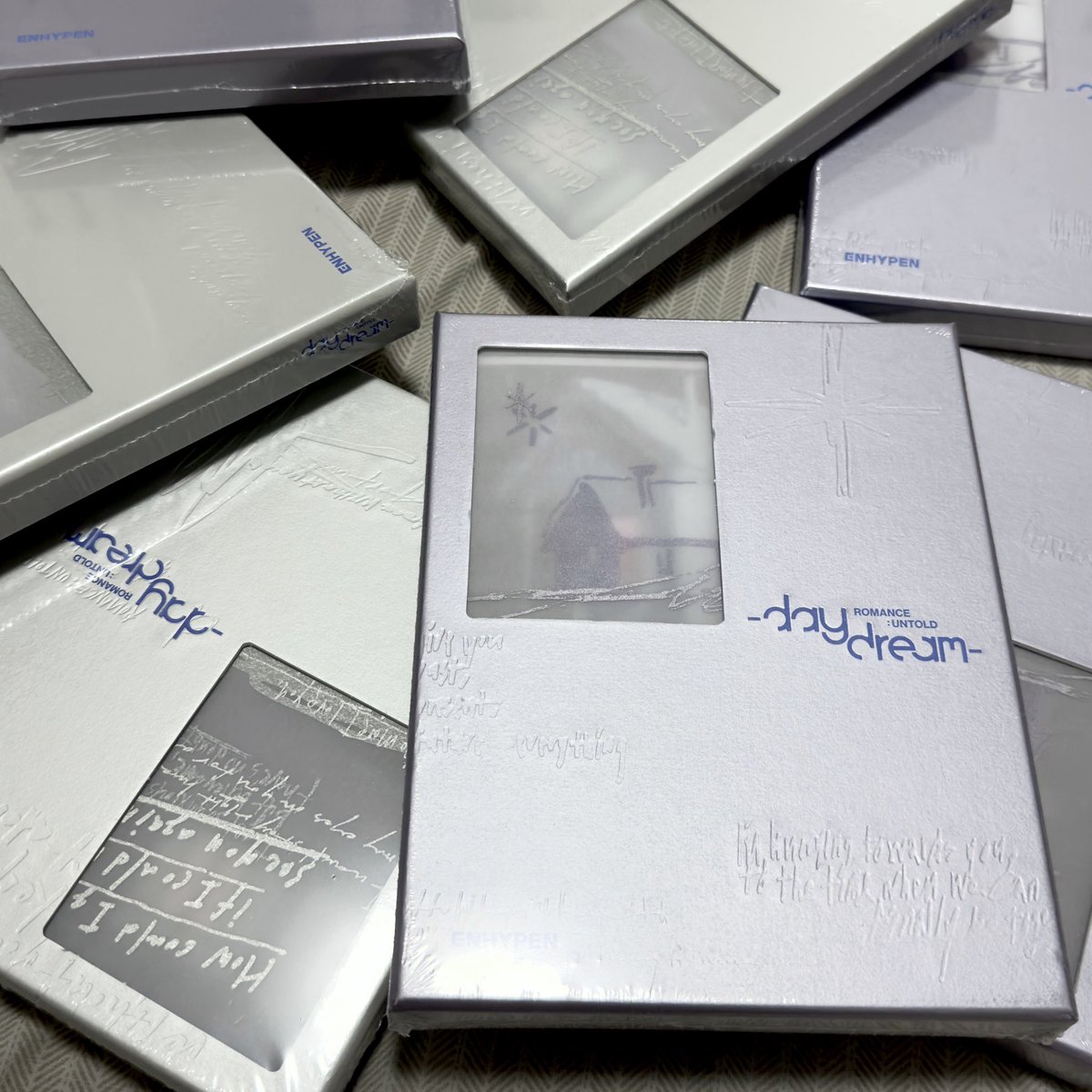 0209coded's tweet photo. NEW YEAR (mej late) GIVEAWAY✨

1 winner:
romance untold: daydream blue moon ver (complete inclusions)

• rt &amp; like
• mbf
• ot7

ph only! winner tba 🩶
#enhypen #giveaway https://t.co/yx5hE9wBpZ