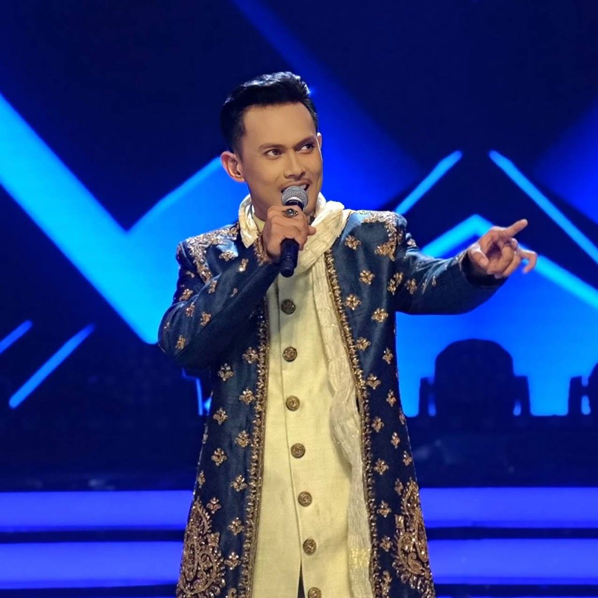 mamikosas's tweet photo. Aku kah itu?

Fairuz Selamat.... Fairuz Selamat.... Fairuz Selamat..... Fairuz Selamat.... Fairuz Selamat.... Fairuz Selamat....

#VaganzersXFairuzSelamat #GegarVaganza2024 #GV11 
#CUCKOOxGV11 
#GV11XCUCKOO
#GV11FAIRUZSELAMAT https://t.co/J3cBkT5MdW