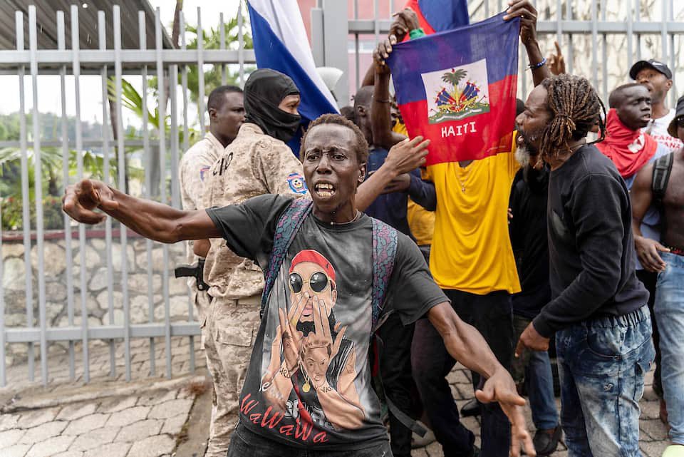 L_ThinkTank's tweet photo. [ 🇭🇹 HAÏTI ]

🔸 Au moins 184 morts ce week-end dans un massacre à Cité Soleil, orchestré par le chef de gang Monel Felix, selon l’ONU. Le haut-commissaire Volker Türk alerte sur un bilan annuel dépassant 5 000 victimes. https://t.co/ISVXxveEOR
