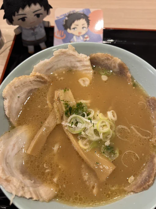 と言うわけで辛味噌チャーシュー麺、着丼! 