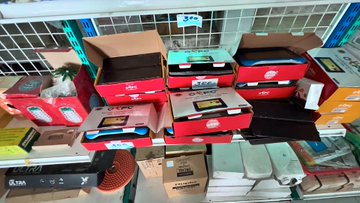 Yozzo's tweet image. They can go and re-purchase the #OTPC tablets from their last failed attempt. They are available now for THB 300 at Wat Suan Kaew 2nd hand market as discovered by "Life with Serg"  youtube.com/watch?v=E952qC…