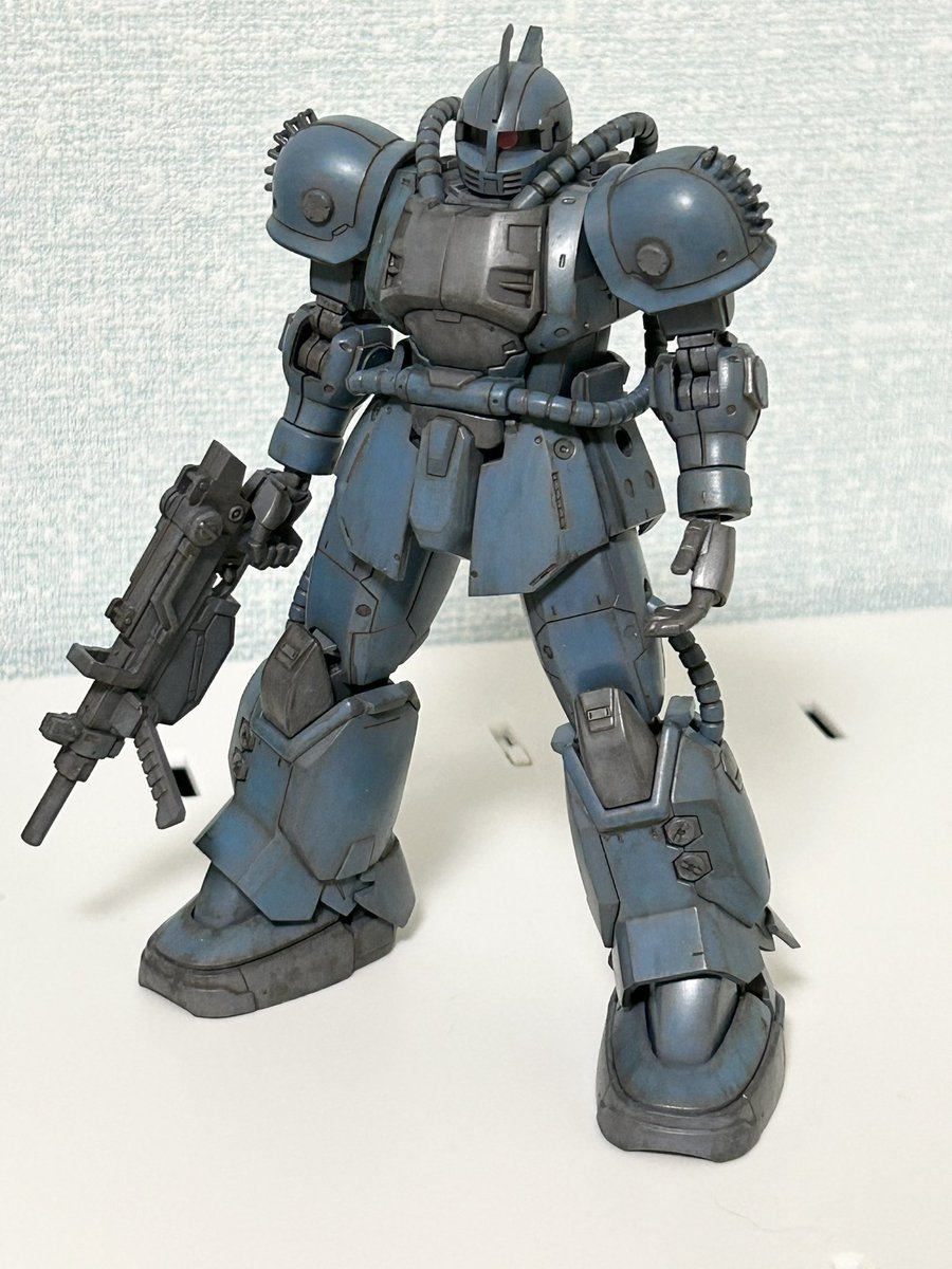 ブグ完成！

筆塗り挑戦2体目です。前回のデミバの反省から、下地を残すことを意識したら少し薄い青になってしまいました。でもかっこいいから満足。

青単色で寂しいから次回はデカールに挑戦しようかな
#ガンプラ
#ガンプラ好きと繋がりたい
#筆塗り