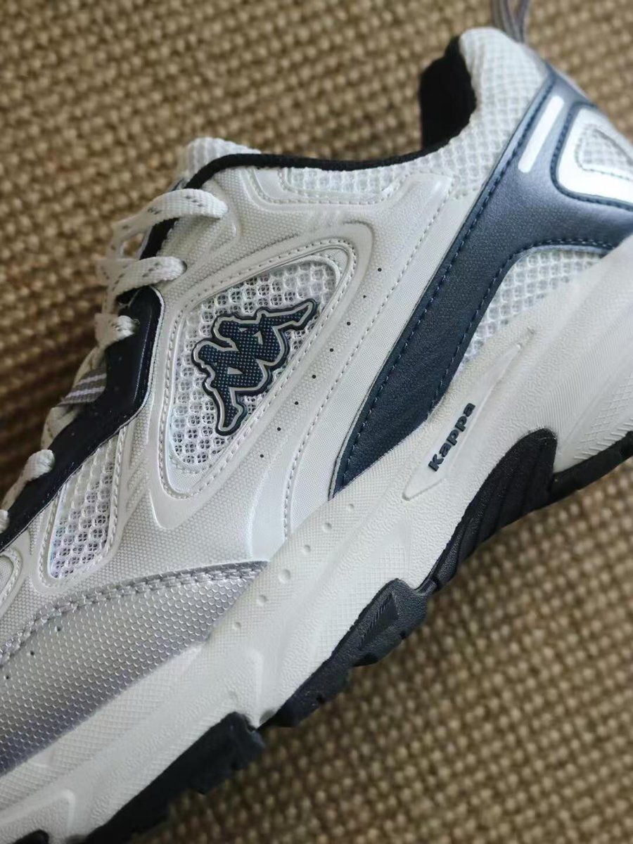 KromkaB34604's tweet image. Pure, clean, and effortlessly cool—Kappa Wings embody the spirit of youth. A nod to the classics, reimagined for today. 🌟👟 #KappaStyle #FreshAndFree#CleanAndClassic #StepLightly #Kappa