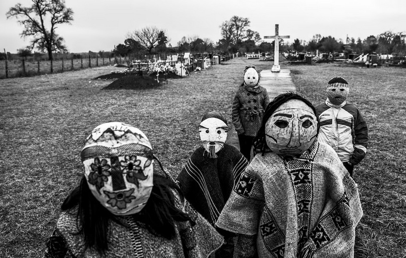 Comencem l'any de la mateixa manera com vam acabar l'anterior: sensibilitzant sobre drets humans i justícia global 👇🏽

Últims dies per visitar les 15 exposicions del IV BCN-DH Photo Festival, organitzat per <a href="/masretinaphoto/">+RETINA</a> i en el qual hem col·laborat.

elpais.com/planeta-futuro…