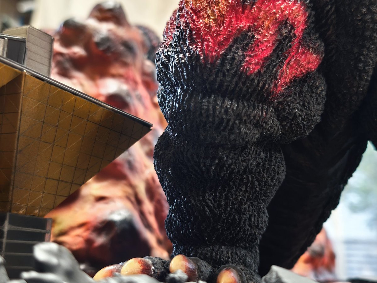 yossygodzilla's tweet image. 1/11(土)～13(月)の三連休はデフォルメ怪獣展へお越しくださいね～♪
よっしーのジオラマも展示させていただきます！
今年30周年の新作もあるよ😍