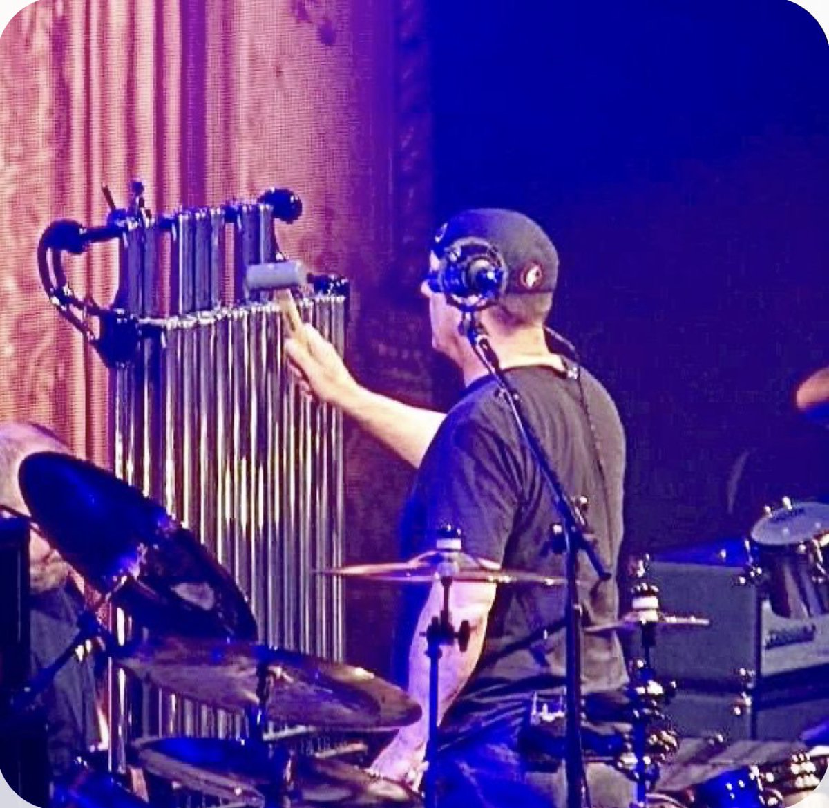 vivien2112's tweet image. Know your place in life is where you want to be
Don’t let them tell you that you owe it all to me
Keep on looking forward 
No use in looking ‘round
Hold your head above the crowd 
And they won’t bring you down…
#RipNeilPeart 💔
You changed our lives,  Neil Peart ❤️
#RushFamily