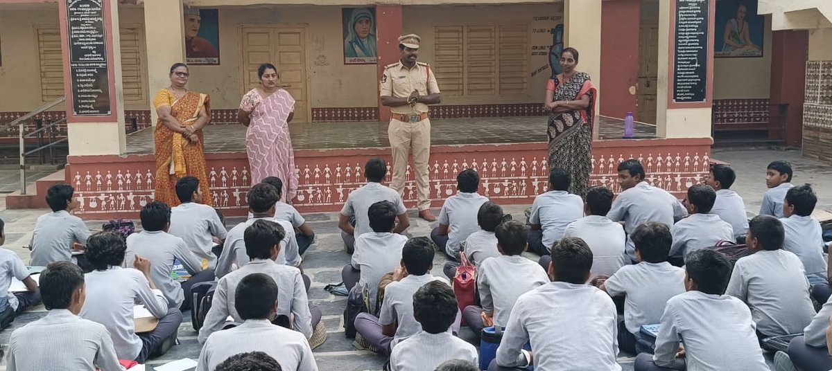 BapatlaPolice's tweet photo. Bapatla Police Ramp Up Cybercrime Awareness for Students, Highlight Online Safety, Women's Protection, and Legal Safeguards
#DigitalDefenses #StudentSafety #ProtectOurYouth #SafeOnline #ModernPolicing #Leadership  #TusharDudi #IPS #APPolice  

@APPOLICE100 @DudiTushar https://t.co/ntbTkSlfF8