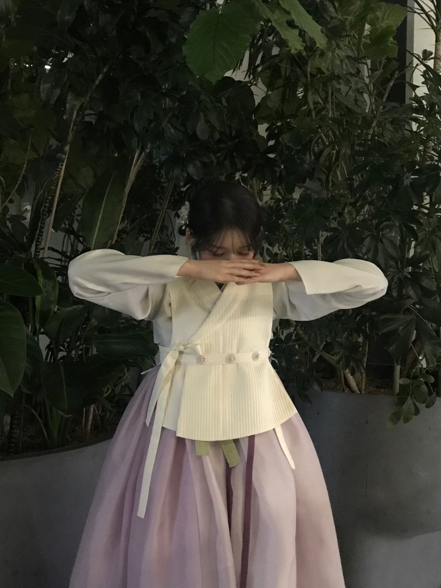 roraleef's tweet image. Happy new year. ♡