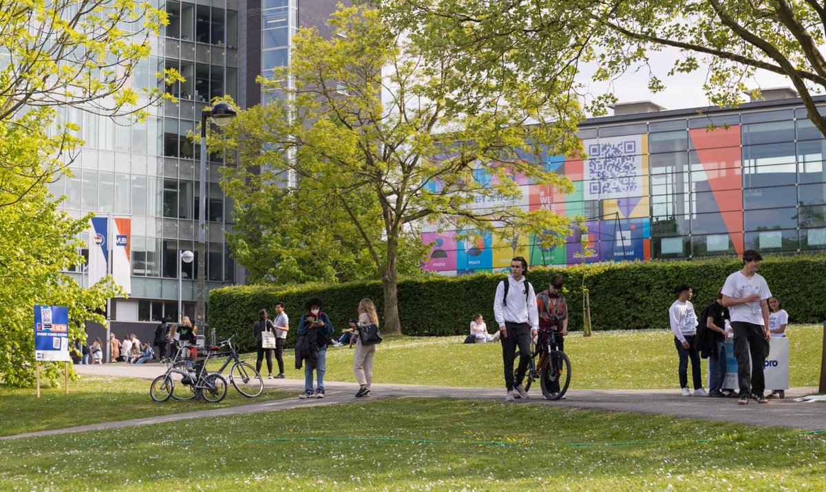 Ready to make a difference? Ready to make a difference? Apply for a doctoral research grant from <a href="/VUBrussel/">VUB</a> 🔎

🎯 AI Accelerator
👉 jobs.vub.be/job/Elsene-Doc…

🌱 Sustainability in Deeptech
👉 jobs.vub.be/job/Elsene-Doc…

#PhD #ResearchOpportunity #AI #Sustainability #FARI
📸©️ VUB