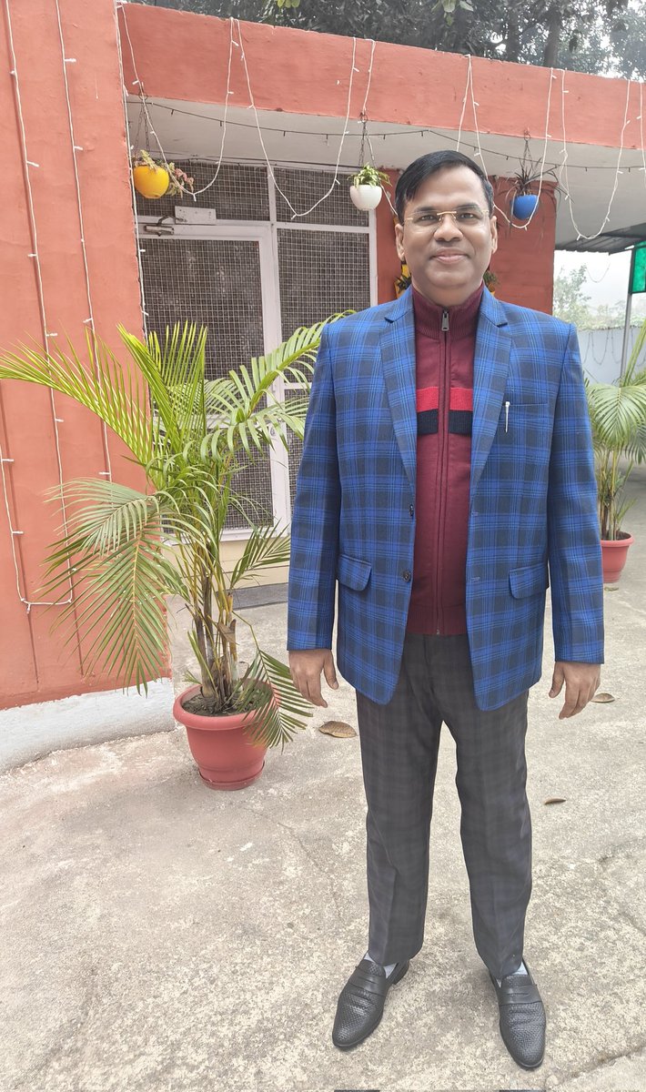 DiwakarJudge's tweet photo. रात भर का है मेहमां अंधेरा,                      किसके रोके रुका है सवेरा । https://t.co/7ZNUSQaXqE