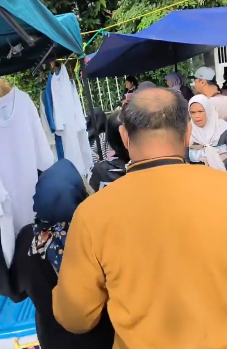Ada yg ndut dan botak bgn ga sih? 
Pingin bungkus. Hehehe