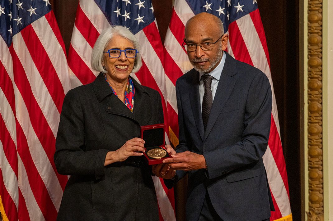 Talmage Egan, MD (@uofu_anes_chair) on Twitter photo Professor Emery Brown of the <a href="/MassGenBrigham/">Mass General Brigham</a> and <a href="/MIT/">Massachusetts Institute of Technology (MIT)</a> received the National Medal of Science at the <a href="/WhiteHouse/">The White House</a> a few days ago! Well deserved honor for an amazing person in #anesthesiology and #neuroscience. Professor Emery Brown of the <a href="/MassGenBrigham/">Mass General Brigham</a> and <a href="/MIT/">Massachusetts Institute of Technology (MIT)</a> received the National Medal of Science at the <a href="/WhiteHouse/">The White House</a> a few days ago! Well deserved honor for an amazing person in #anesthesiology and #neuroscience.