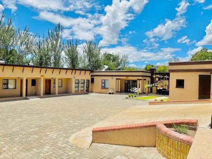 visitlesotho's tweet photo. Discover comfort and charm at Mapalesa Guest House in Mohale's Hoek. This 3-star retreat features cozy accommodations and a serene porch setup, perfect for unwinding in style.

#VisitLesotho #ExperienceElevation #KeLapeng https://t.co/ESgdt0t95G