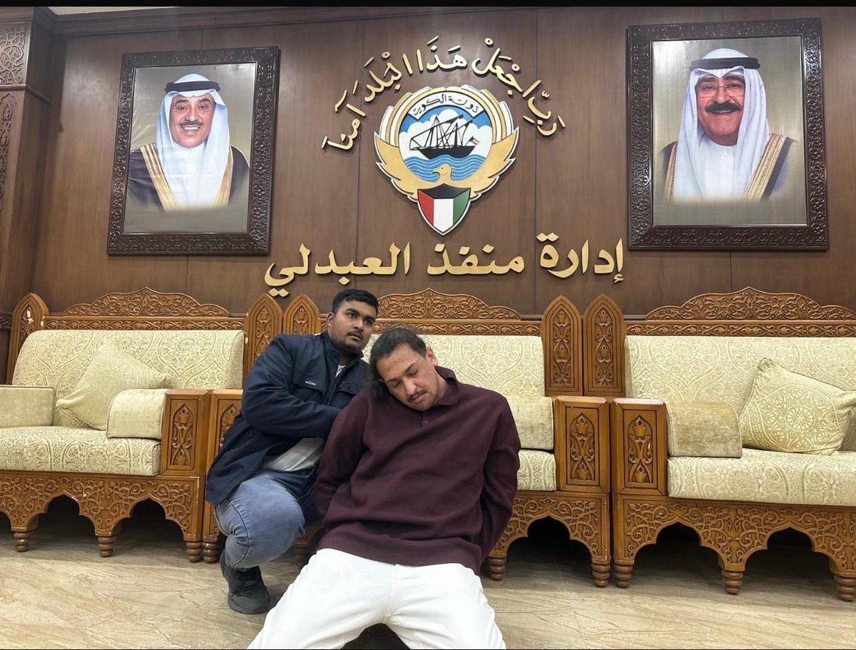 هل هناك علاقة بين تسليم #سلمان_الخالدي الى #الكويت وتسليم الكويت السجناء العراقيين في سجونهم بجريمة "تجارة المخدرات" ؟؟؟ 

ان كانت هذه "مقايضة" فتعسا  لها 
ارجاع تجار مخدرات لن يضيرنا قضاء محكوميتهم في الكويت او العراق او حتى جزر الواق واق!!! مقابل تسليم لاجىء سياسي بريطاني اصله