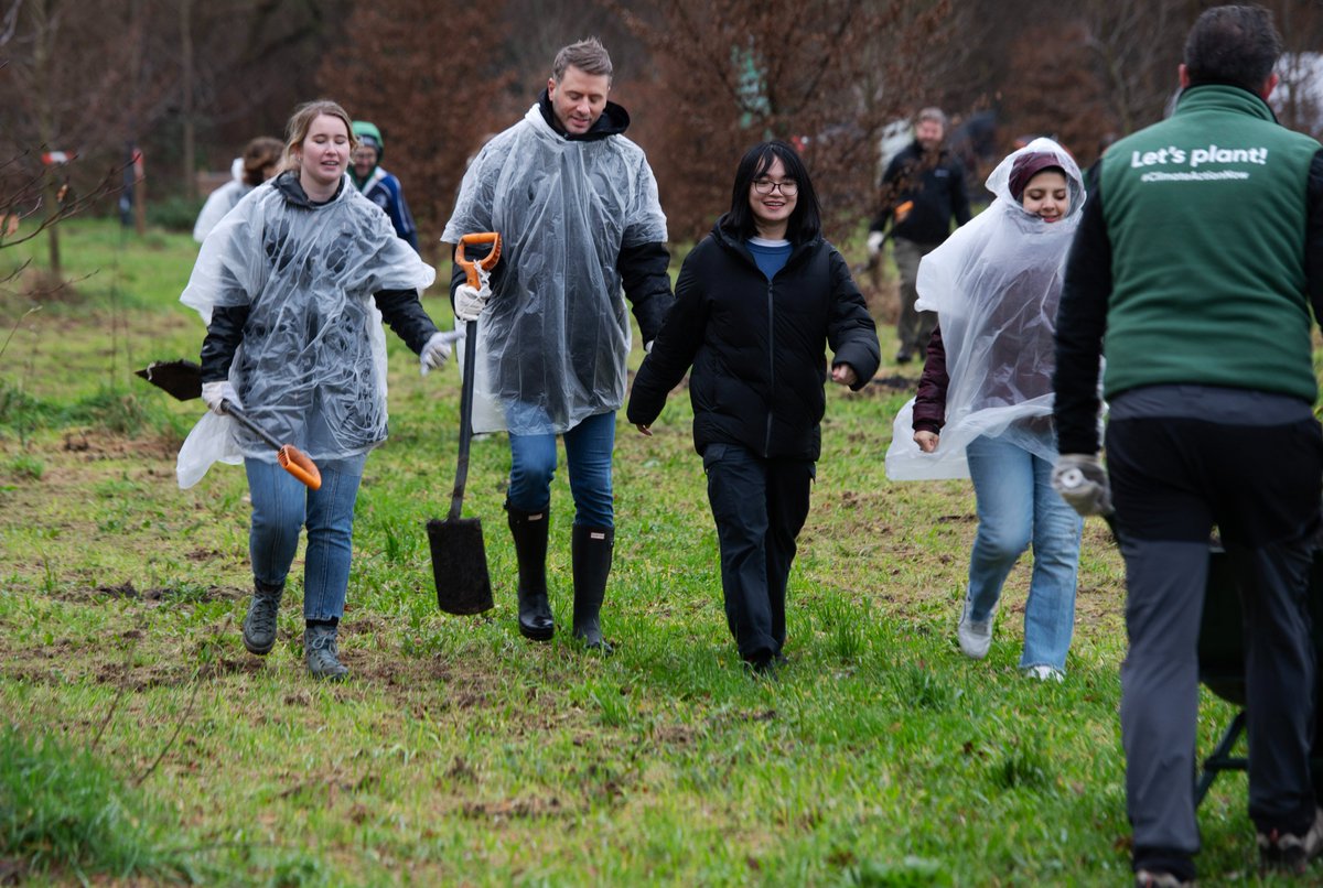 A team from <a href="/DLLgroup/">DLL</a> in collaboration with our partner <a href="/onetreeplanted/">One Tree Planted</a> came together at Levensbomenbos a peaceful memorial forest partly forested. The goal was to make it even greener by planting 500🌳

A meaningful way to close the year with a forest that will keep growing🚀💪🏼