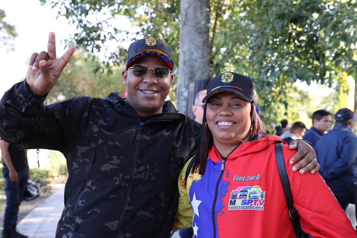 #AHORA || Desde el Parque Ezequiel Zamora, el Vpdte. Sectorial Cap. @DCabellor, lidera juramentación de los Cuerpos Combatientes de Caracas y Miranda.