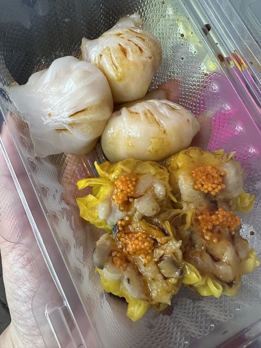 hossan800's tweet photo. 美味しいものありすぎて胃袋足りなかった😭久々の🇭🇰でテンションあがった！ https://t.co/4pynsxdiIt