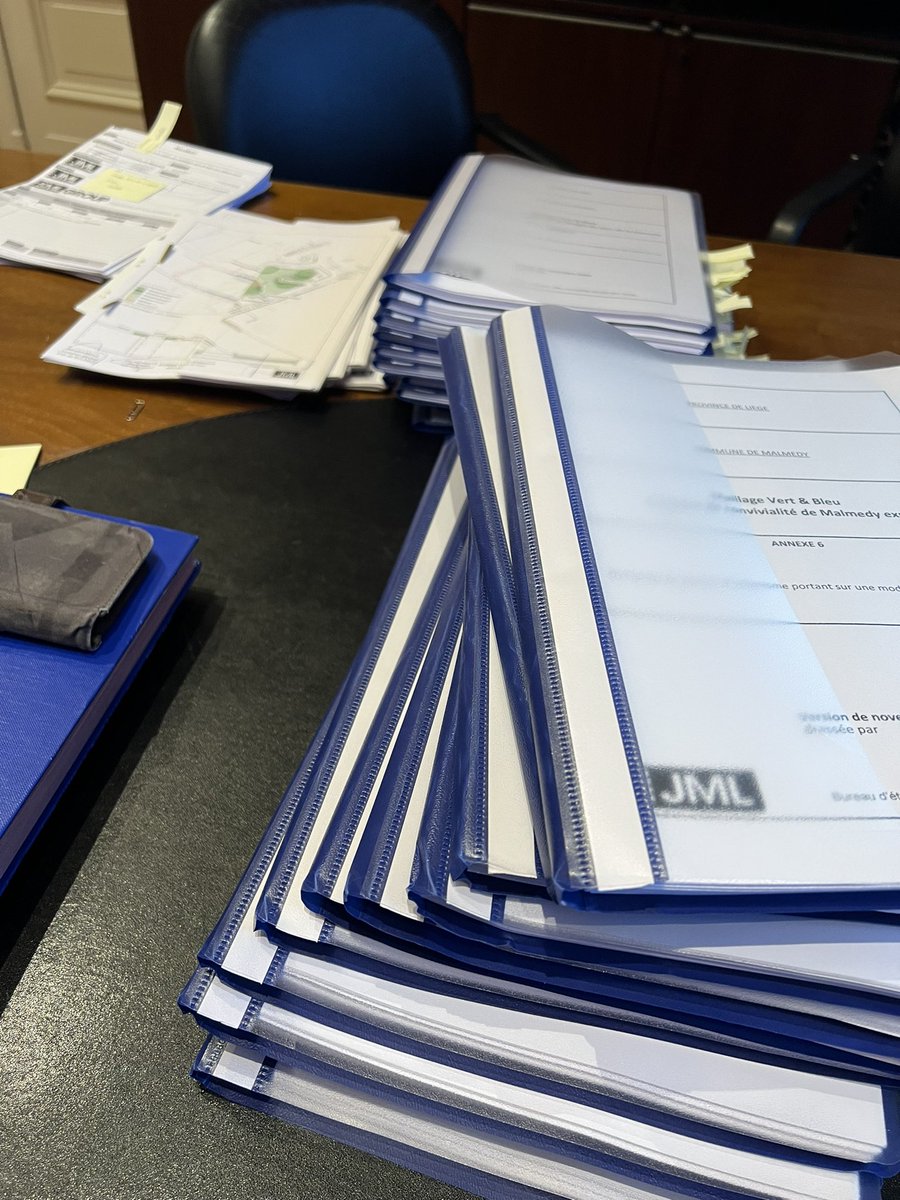 #Wallonie, Dépôt d’un permis d’urbanisme. 130 signatures requises, 130 ! La simplification administrative a encore de beaux jours devant elle.