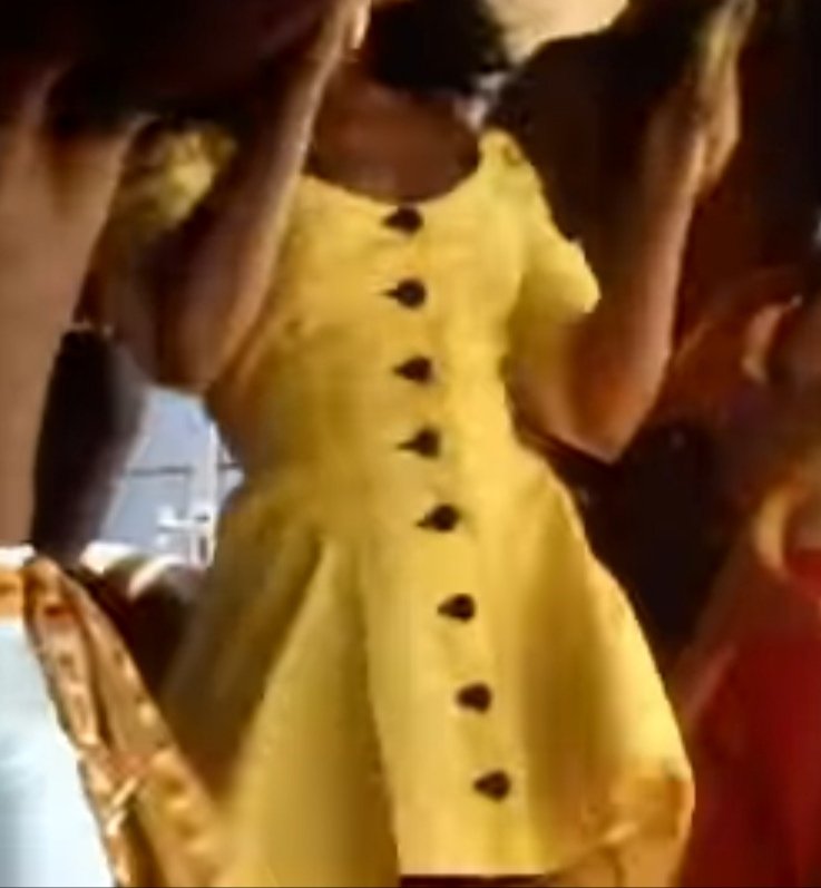 semideusinha's tweet photo. Genteee me ajudem com uma coisa, sempre fui apaixonada neste modelo desse vestido do clipe lambada da Kaoma, alguém sabe onde posso encontrar 🥹 https://t.co/OdiDodgQrC