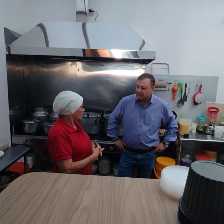 CapiZapataEC's tweet image. ¡Gracias por escribirnos!
Hoy visitamos a María Teresa en su local ubicado en Calderón.

Magnífico conocer a esta mujer y su emprendimiento familiar. 
Una hueca con el capi! 

#CapiAmigo