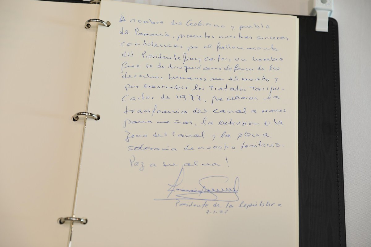 El presidente de la República de Panamá, José Raúl Mulino, firmó el libro de condolencias por el fallecimiento del expresidente estadounidense Jimmy Carter.

#ExitosaNoticias