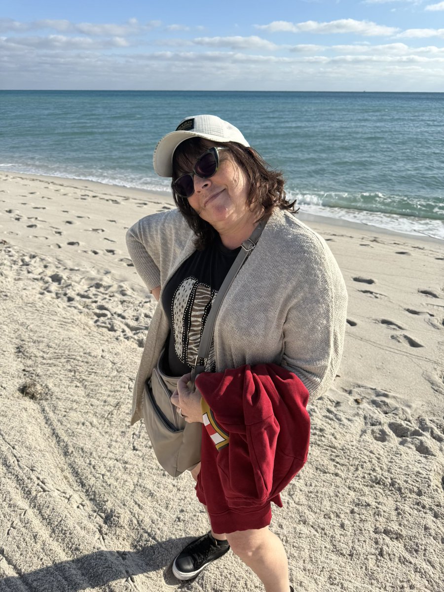 lautarodeIcampo's tweet photo. Muchachada quería comentarles que ya llegué a Miami con mi mamá. Recién comencé a recorrer y un chico me reconoció, no se iba a llevar gratis el saludo, me recomendó lugares para ir a comer.
Estamos muy felices y en parte es gracias a ustedes, los quiero mucho! https://t.co/nxZKvKSLWP