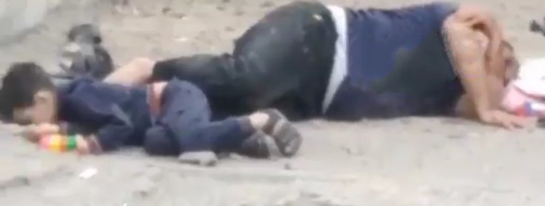 adibabdullah91's tweet image. منداڵەکەی یاریەکی لەدەستە بەرمردنیش بەری نادات زۆر دڵی پێ خۆش بوە باوکیشی لەدوا هەناسەدایە 
کارەساتی غ ئەوەندە گەورەیە پیاو هەر بیری لێبکاتەوە میزاجی تێکدەچێت دەبێت بۆ ئەوان چۆن بێت 

حسبنا الله ونعم الوكيل ، حسبنا الله ونعم الوكيل